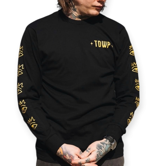 Hot Topic Tops - The Devil Wears Prada Long Sleeve Wolf Tee